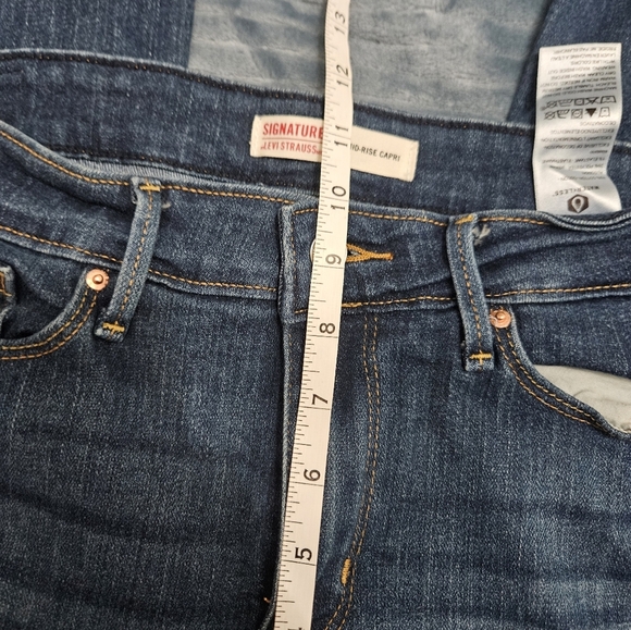 Levi Strauss Mid Rise Capri Dark Wash Jeans! - Picture 6 of 8